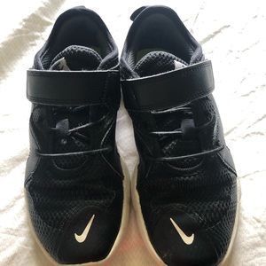 Boys black Nike’s